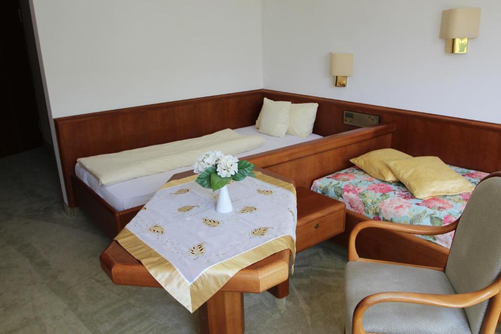 Hotel Am Kurpark Bad Wimpfen Room photo