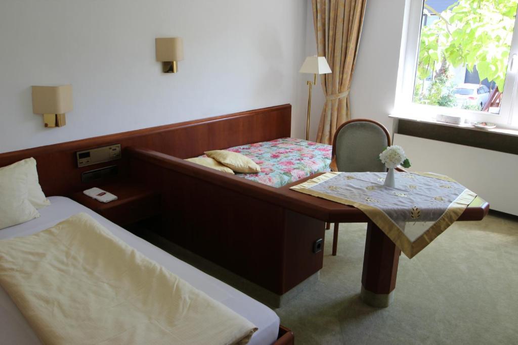 Hotel Am Kurpark Bad Wimpfen Room photo