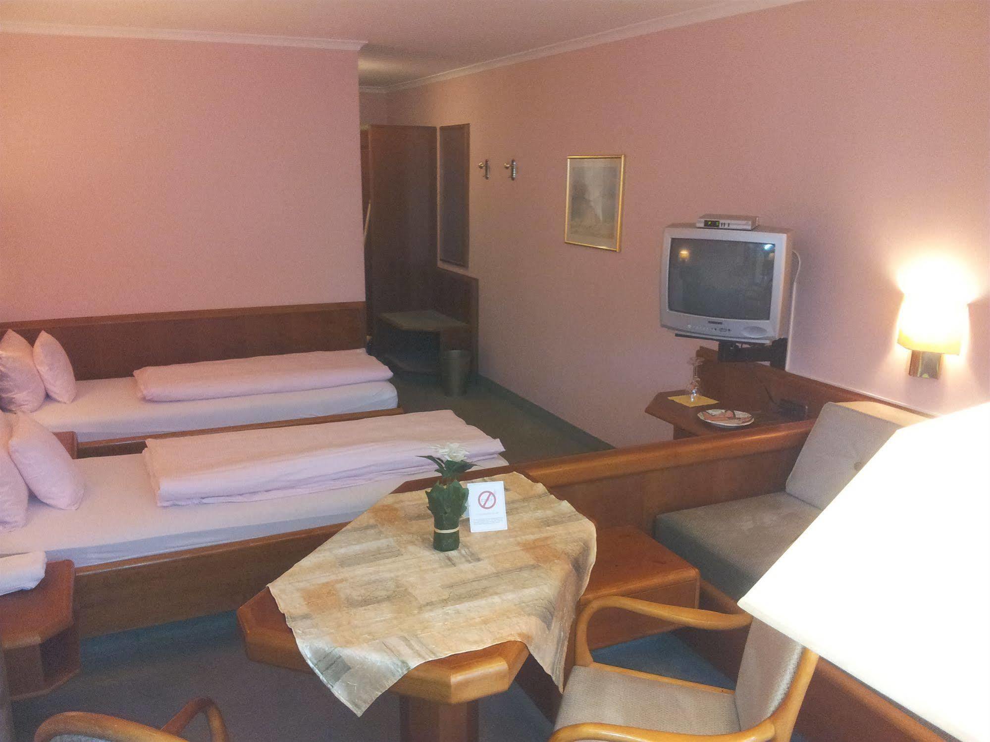 Hotel Am Kurpark Bad Wimpfen Exterior photo