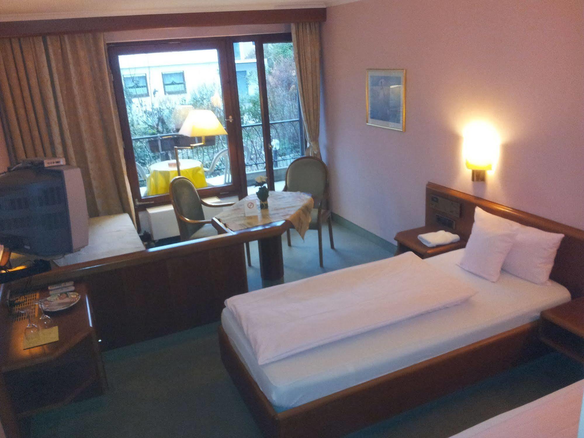 Hotel Am Kurpark Bad Wimpfen Exterior photo