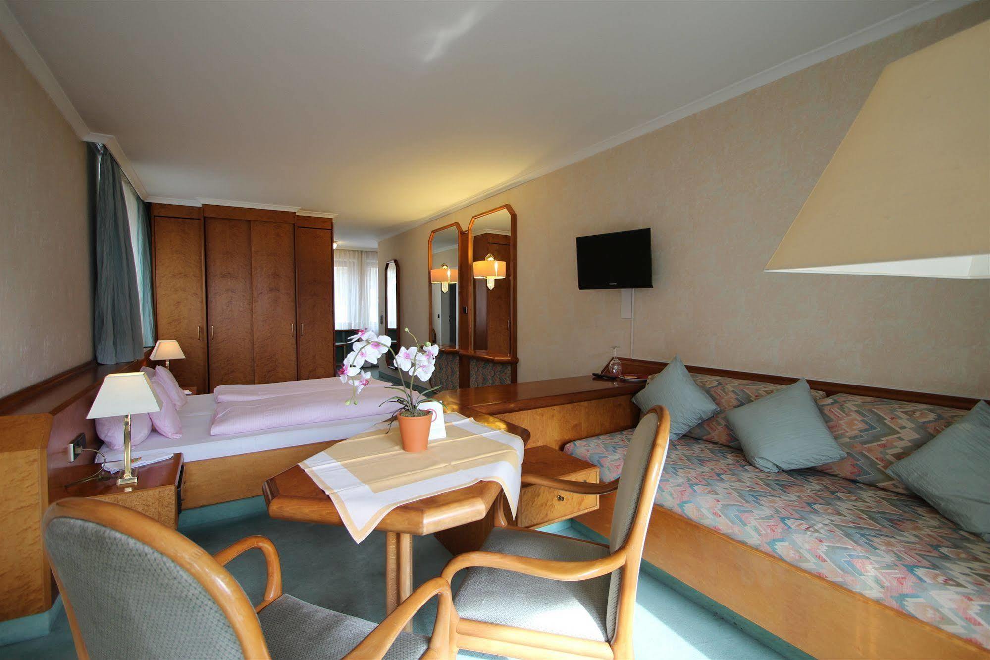 Hotel Am Kurpark Bad Wimpfen Exterior photo